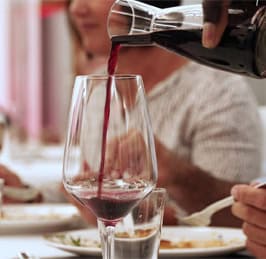 Comida y bebida para la cena del crimen